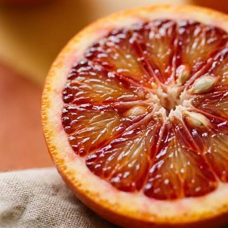 گریپ‌فروت (Grapefruit) در عطرسازی؛ رایحه، شیمی، کاربرد و جایگاه آن در عطرهای مدرن